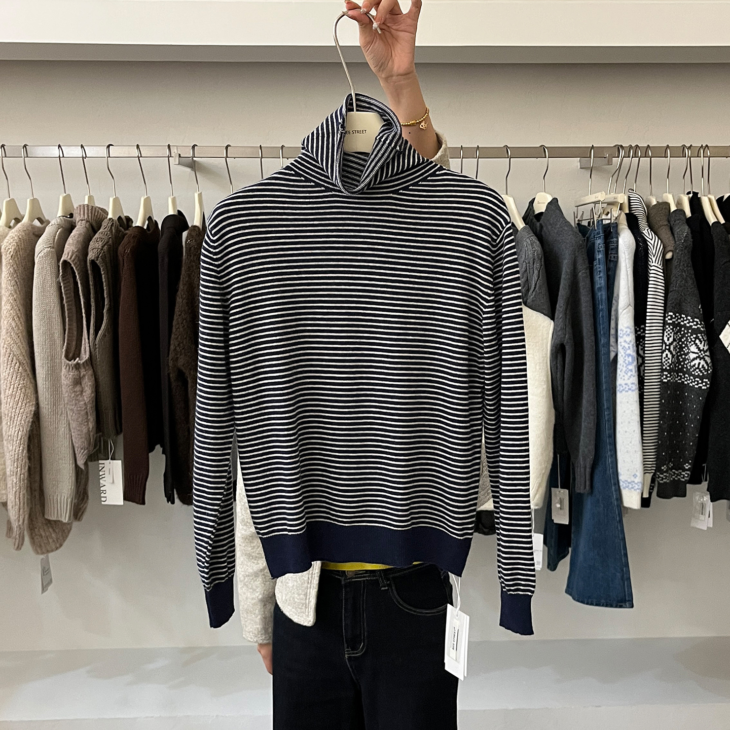 撞色条纹高领洋气针织衫女