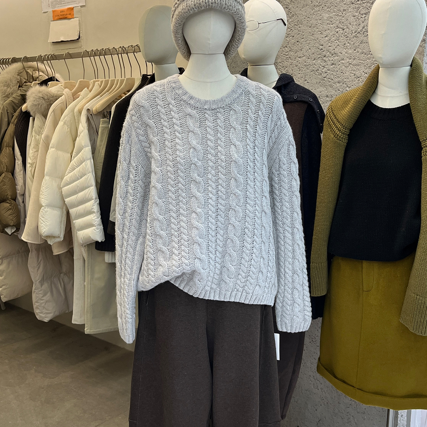 宽松圆领麻花纹长袖套头毛衣女