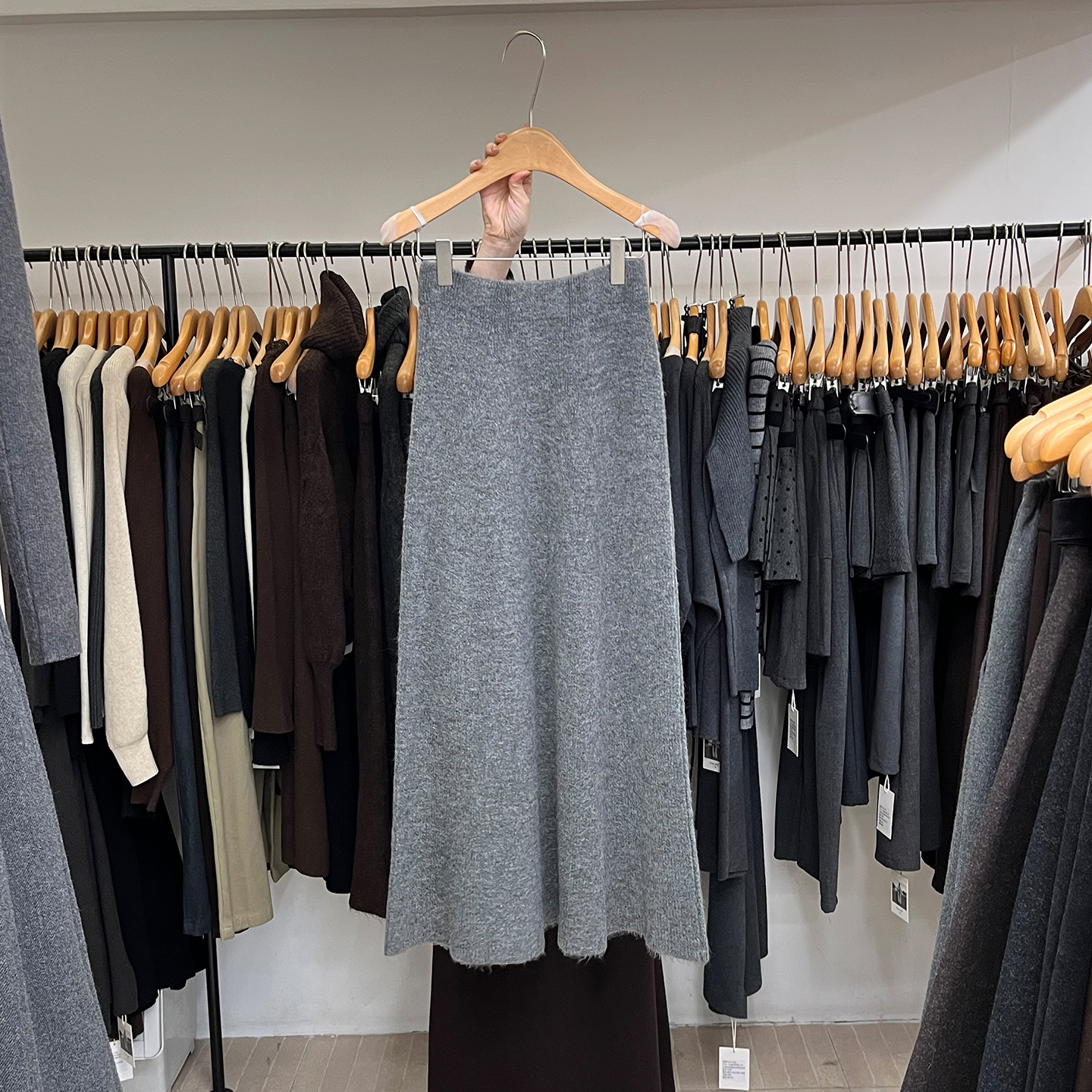 秋冬长款直筒垂感纯色针织半裙