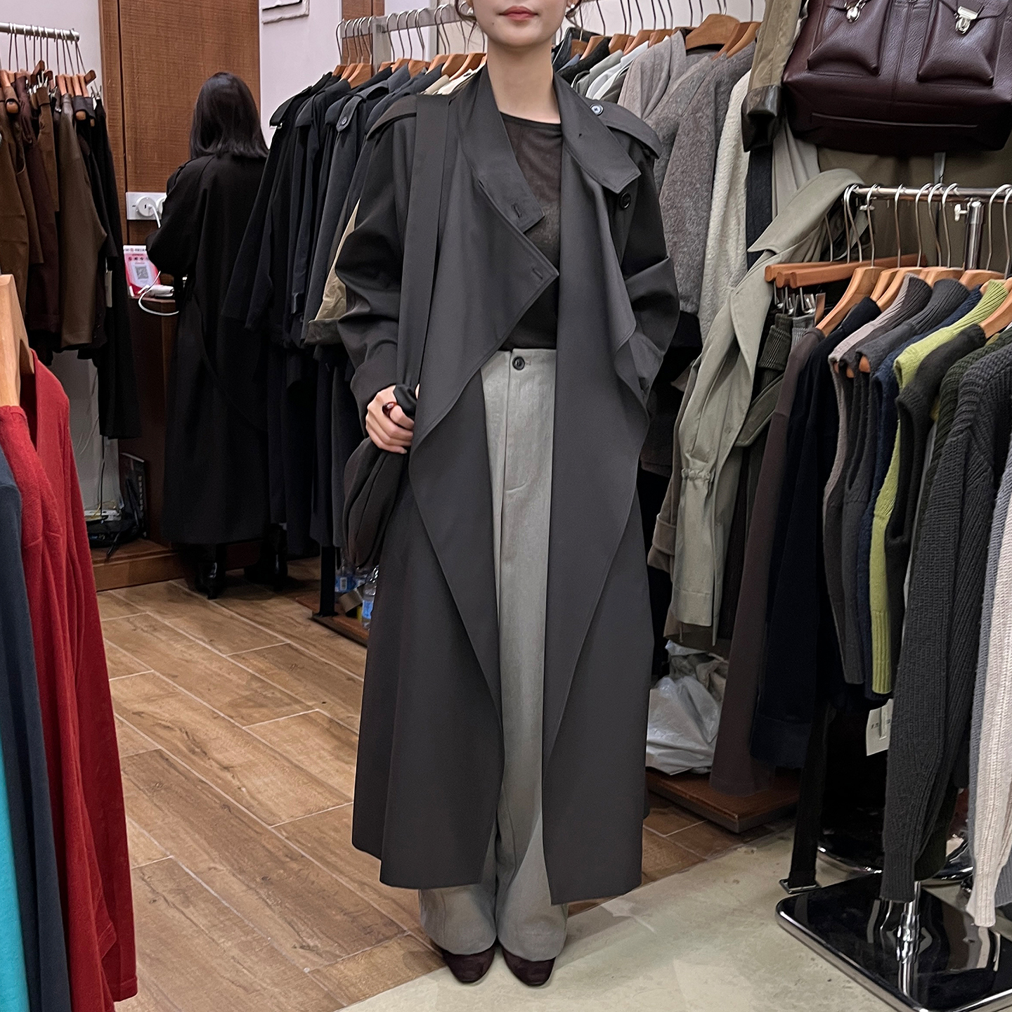 流行风格宽松长款风衣外套女