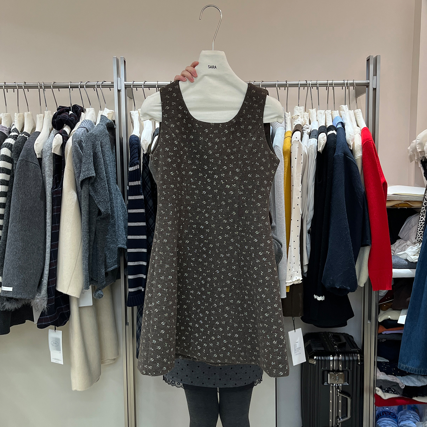 宽松中长款碎花毛呢背心裙连衣裙