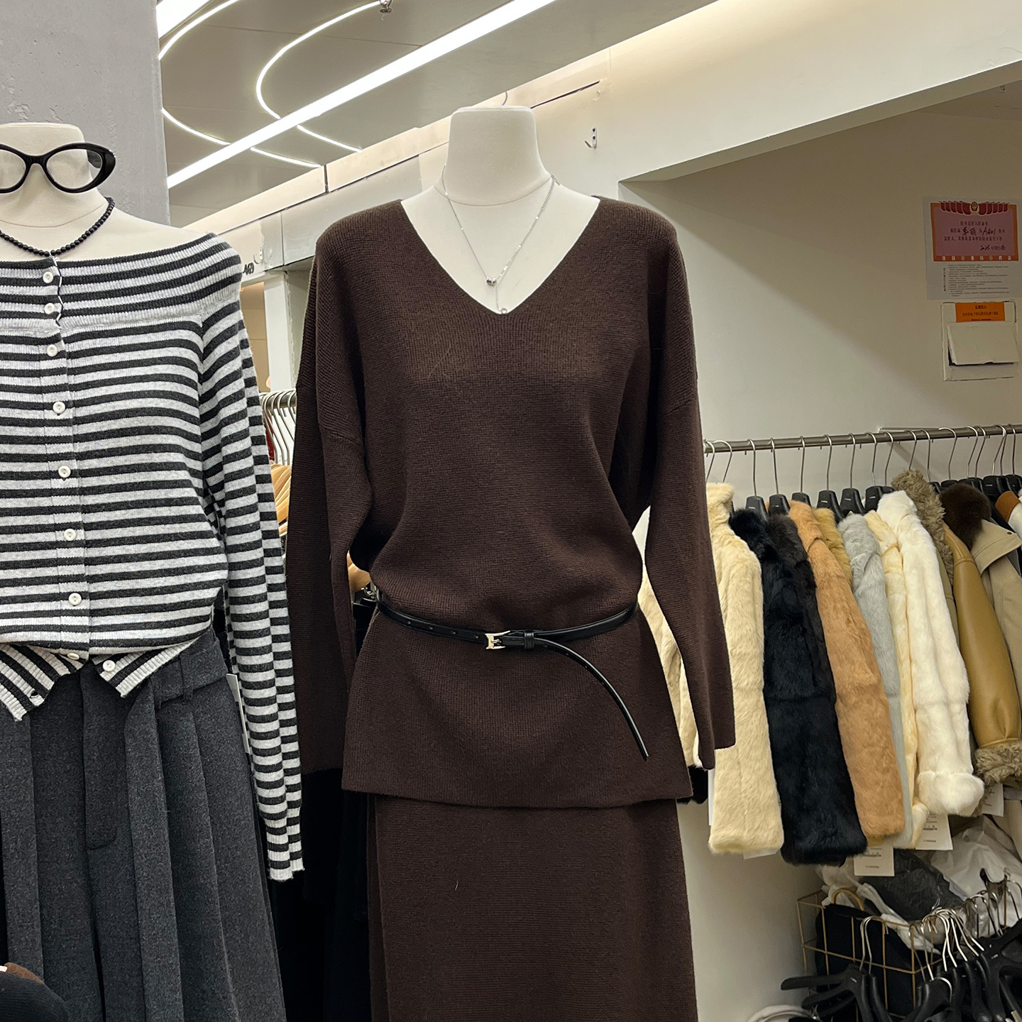 宽松显瘦纯色V领针织衫毛衣