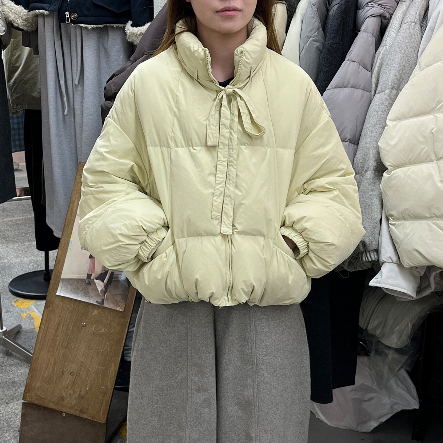 领口系带短款灯笼袖羽绒服女