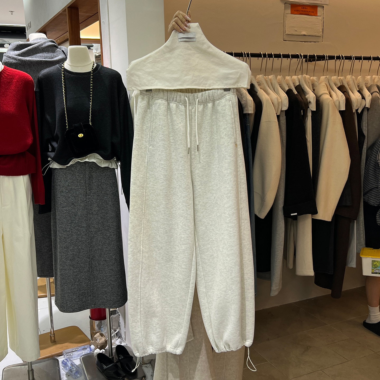 十三行新款抽绳运动裤女冬松弛感香蕉裤慵懒风束脚裤加绒弯刀卫裤