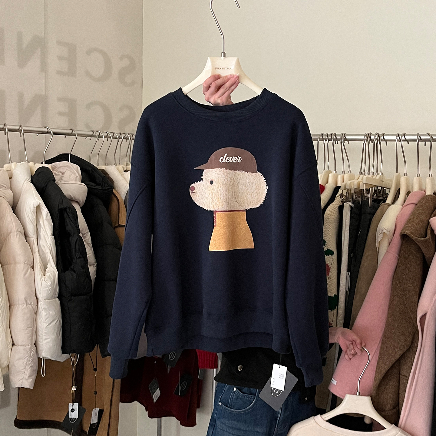 独特印花圆领加绒卫衣女