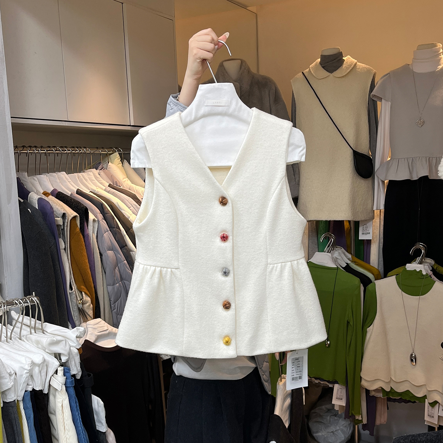 彩色纽扣马甲背心女无袖毛呢上衣