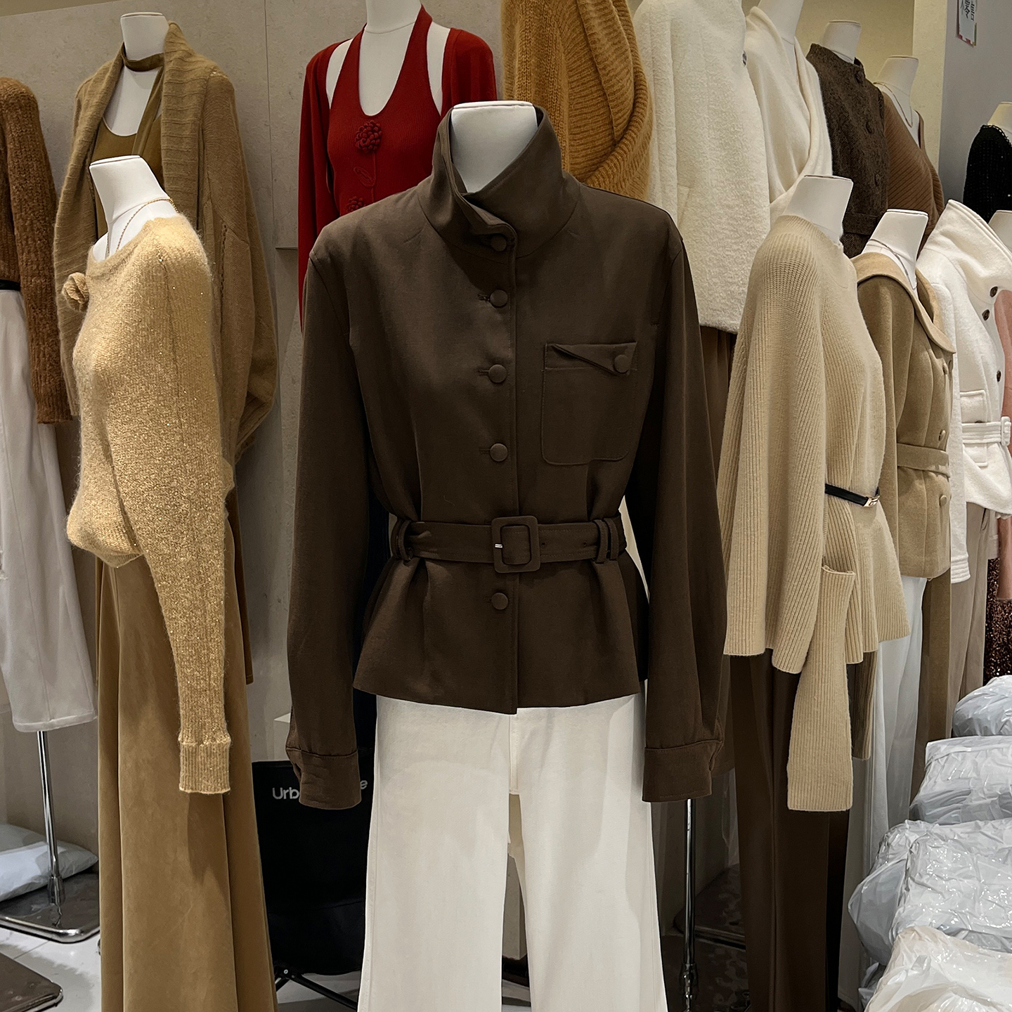 流行风格收腰高领休闲外套女