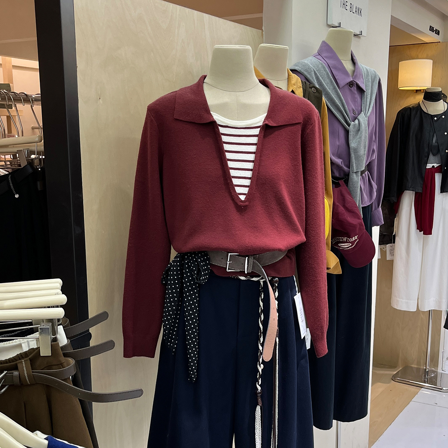 条纹打底深V领翻领毛衣女