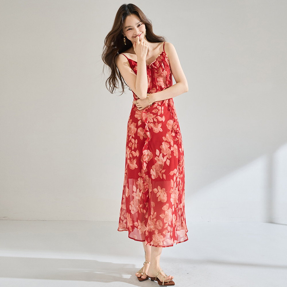 度假风红色碎花吊带连衣裙女法式优雅修身长裙气质裙子