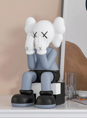 网红潮玩暴力熊捂脸公仔桌面电视柜客厅家居摆件软装装饰品