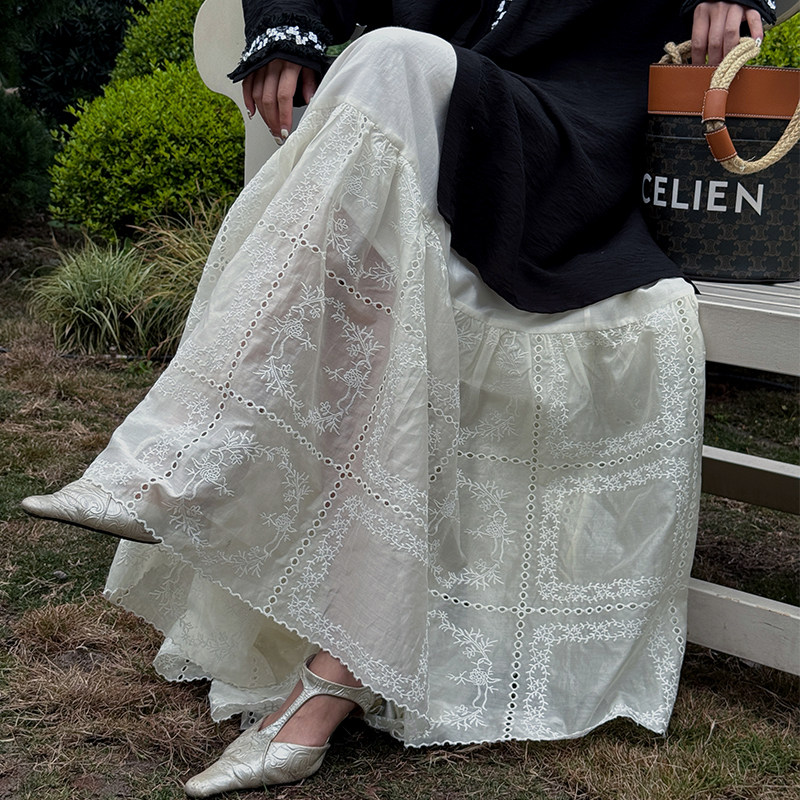 巨好看的法式复古刺绣a字白色半身裙女夏薄款超大摆高腰长款裙子