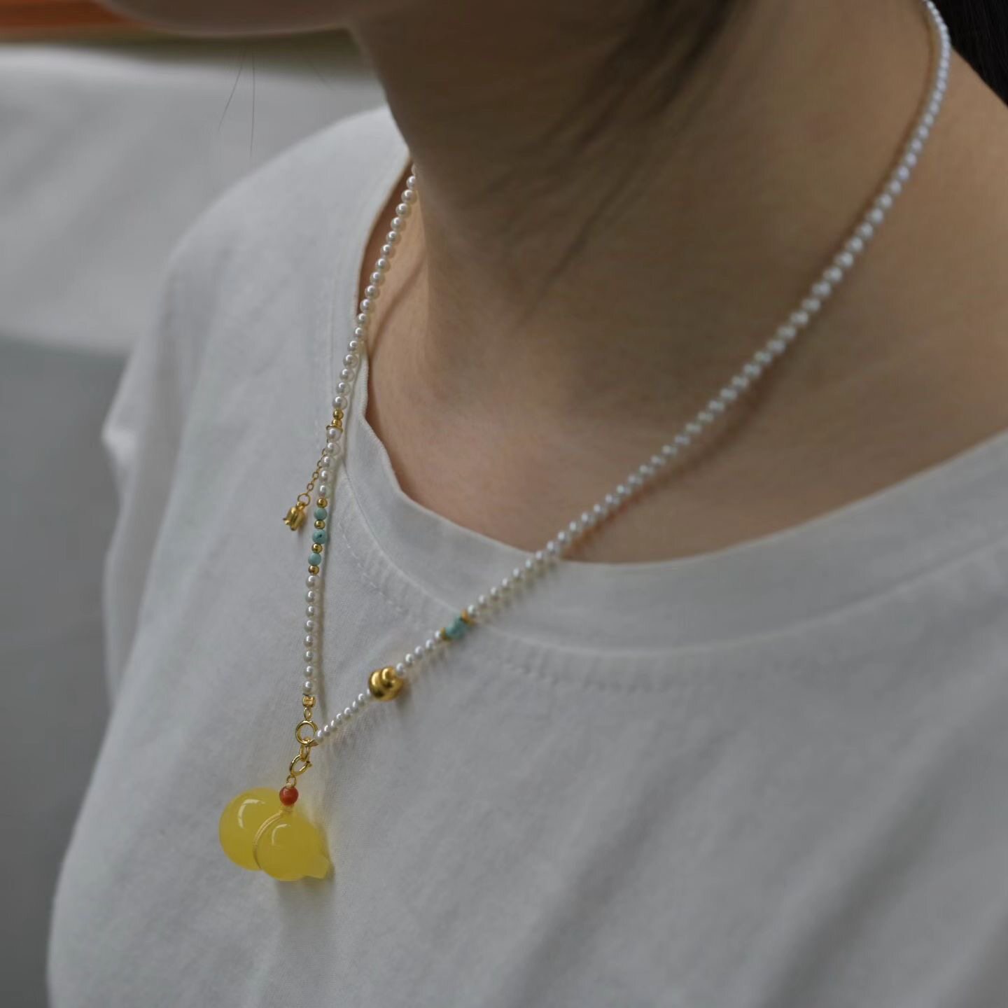 天然淡水珍珠项链 搭配原矿蜜蜡葫芦吊坠27.5*16.8mm、南红顶珠
