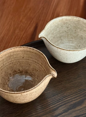 漫生活老板娘日式粗陶公道杯米白浅棕带嘴茶杯功夫茶茶具分茶公杯