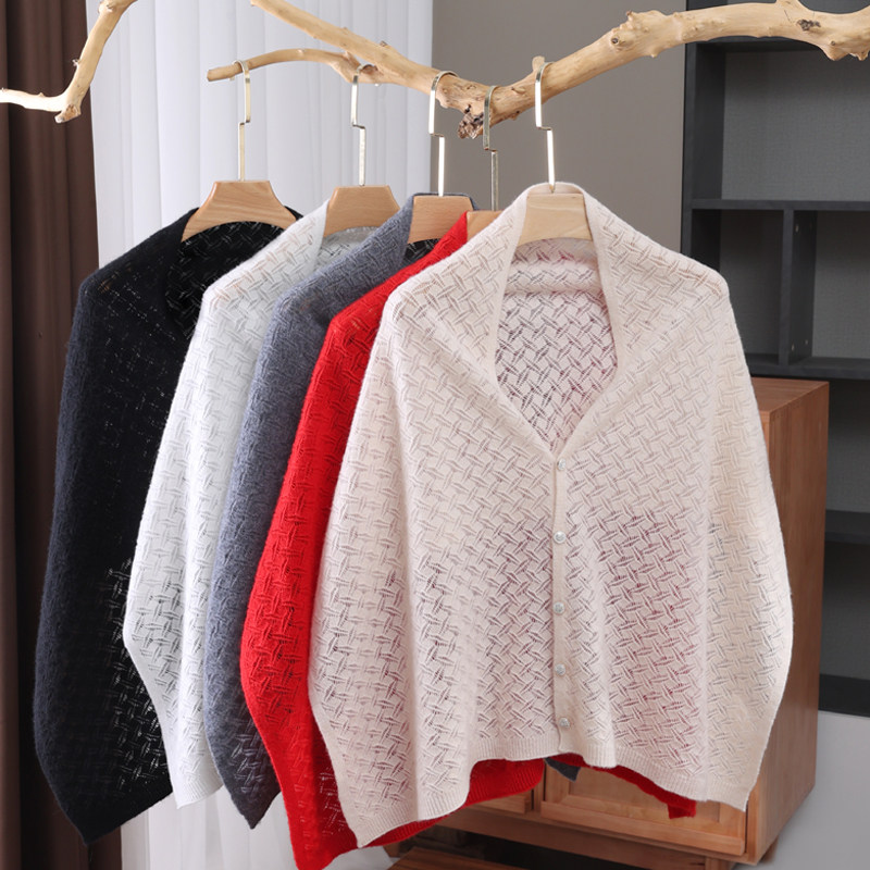 春秋新款100%羊毛披肩外搭女士针织空调衫镂空保暖围巾斗篷围脖