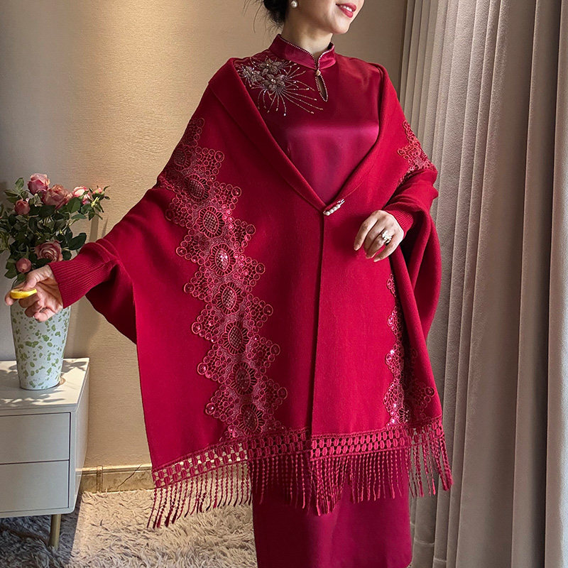 2026年冬刺绣婚宴披肩红色旗袍外搭喜妈妈婆婆斗篷女加厚高端外套