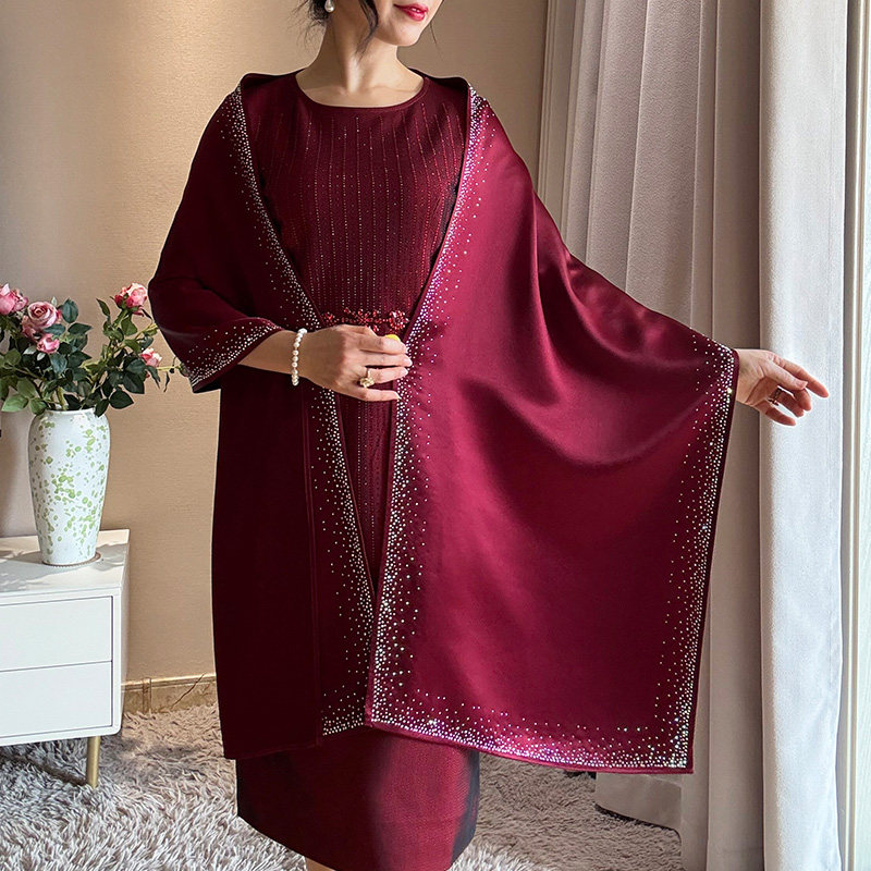 故宫暗红色高端醋酸缎面披肩外搭年轻喜婆婆妈妈婚宴旗袍礼服薄款