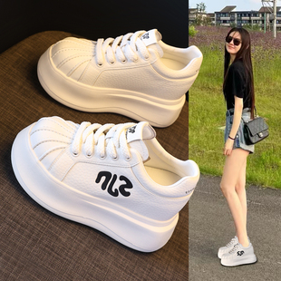 贝壳头时尚百搭内增高8cm小白鞋女2026春季新款超轻松糕休闲板鞋