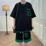 黑色