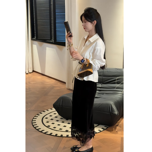 秋季轻奢白衬衫黑半裙两件套女