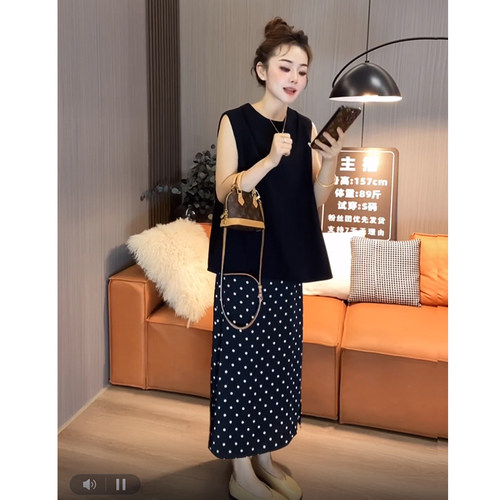 无袖宽松上衣高波点半身裙两件套