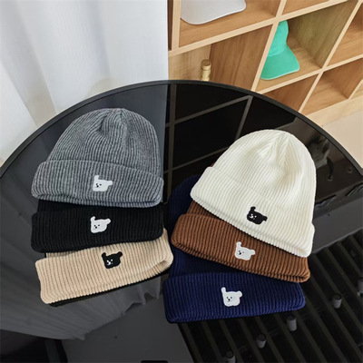 韩系ins潮搭可爱小熊刺绣针织帽女秋冬保暖显脸小毛线帽护耳冷帽