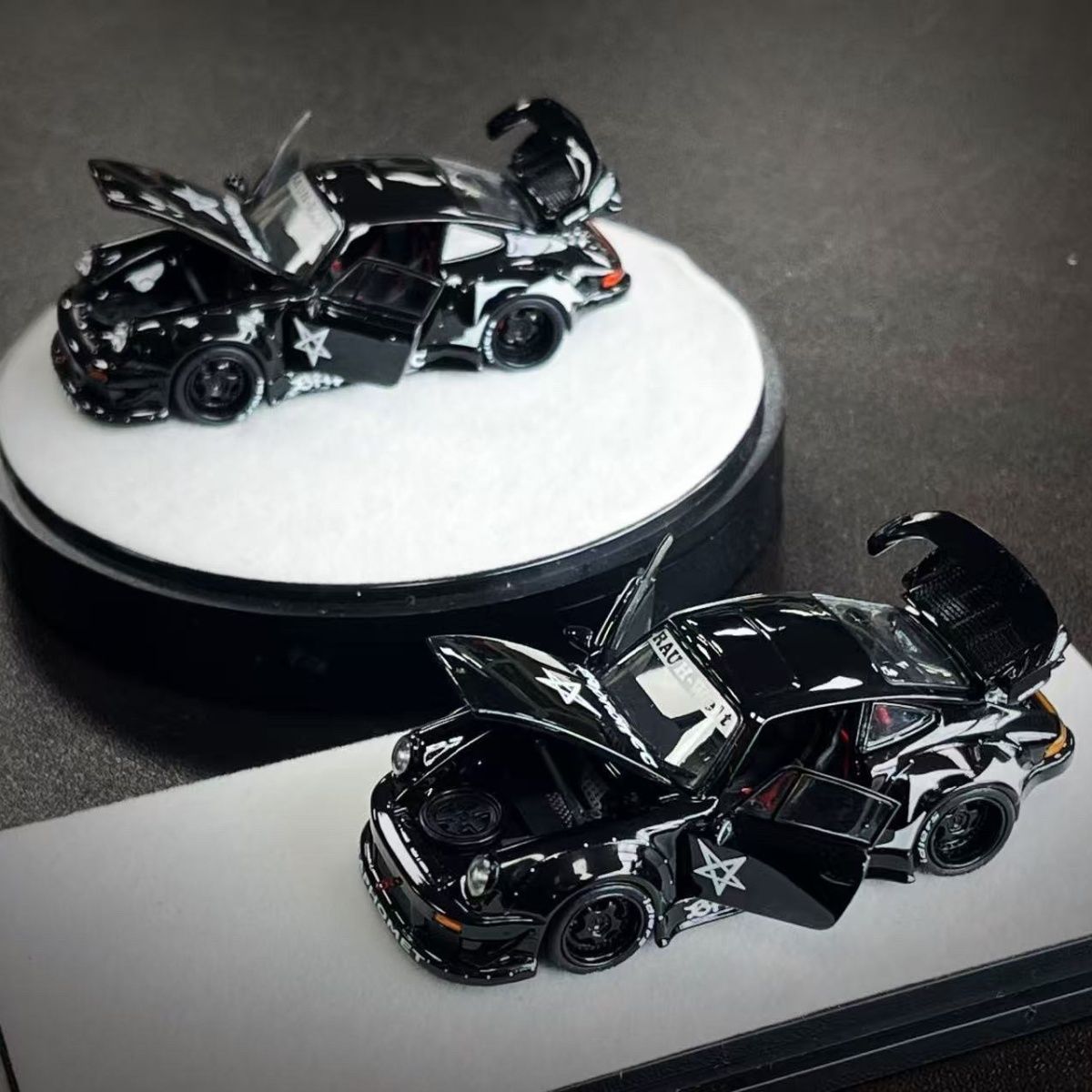 PGM 1:64 保时捷RWB930 Baphomet 恶魔涂装 全开合金汽车模型收藏