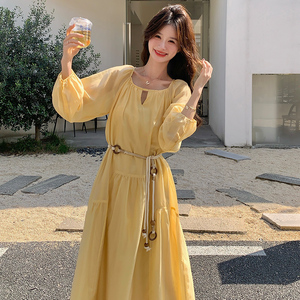 法式黄色长袖连衣裙女2025春夏新款超好看海边度假风气质绝美长裙,临海海边裙子穿搭图片