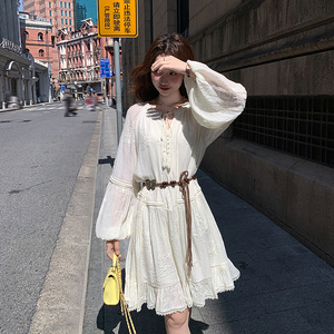 米白色甜美蕾丝刺绣系带连衣裙女春秋2025新款小个子减龄流行爆款图片