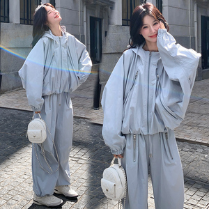 灰色韩系松弛感休闲套装女2025秋季洋气抽绳连帽上衣阔腿裤两件套