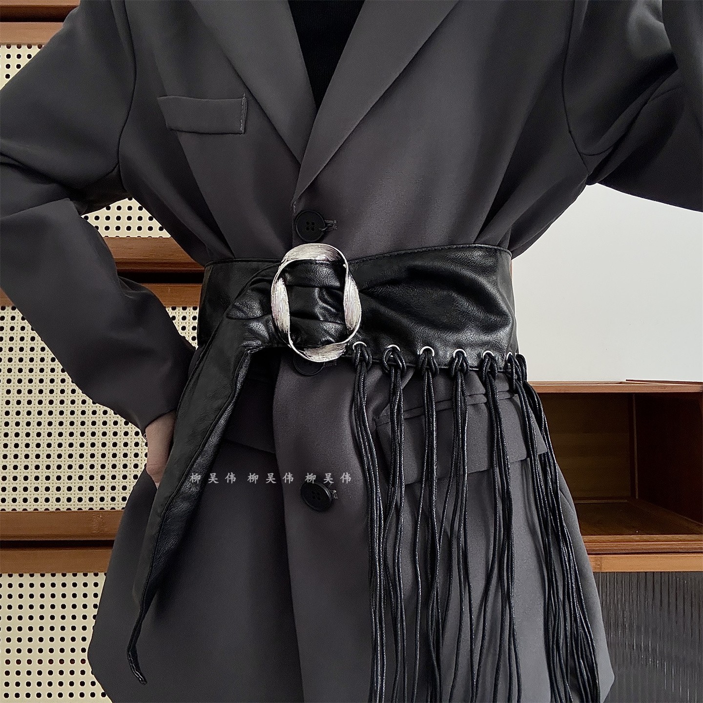 欧美风长条流苏腰带配裙子收腰