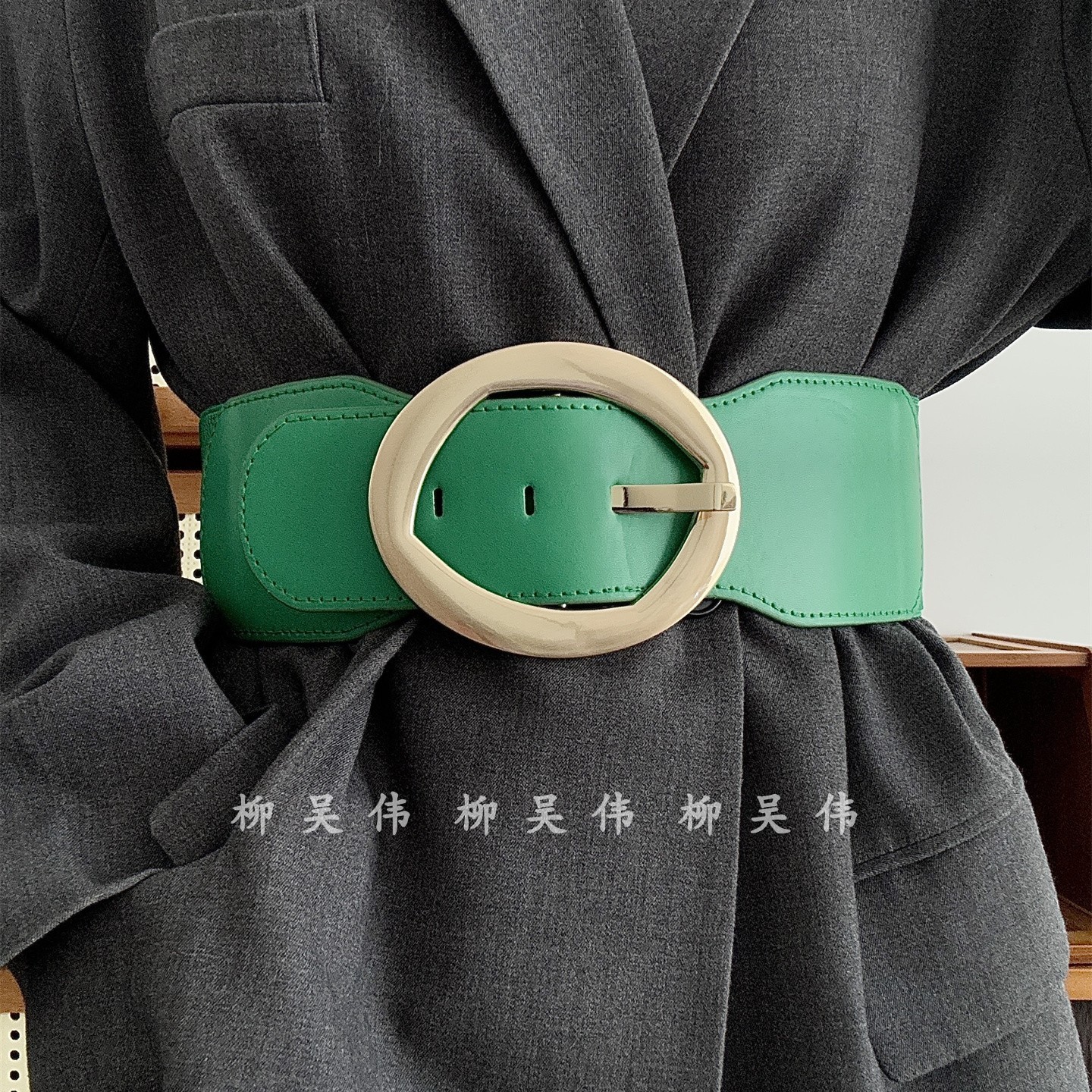 高级感绿色腰带配裙子大衣收腰