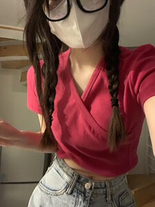 夏季美式甜辣交叉v领短袖t恤女2023新款短款露脐修身显瘦辣妹上衣