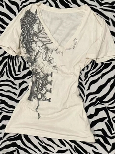 设计感V领紧身收腰显瘦辣妹上衣 新款 亚文化复古印花短袖 t恤女夏季