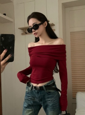 复古一字肩红色针织长袖T恤女装早秋新款法式辣妹短款修身上衣