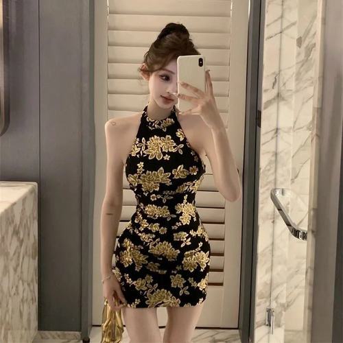 复古黑色金挂脖领包臀连衣裙女夜店辣妹修身别致无袖短裙