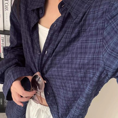 法式复古藏蓝色格子衬衫女2025春秋宽松慵懒风设计感长袖衬衣上衣
