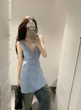 韩系蓝色清新碎花v领背心连衣裙女夏季修身度假风无袖收腰短裙子