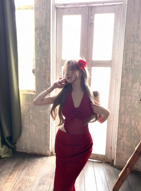 名媛气质红色网纱挂脖吊带连衣裙女夏季款性感辣妹V领包臀长裙子
