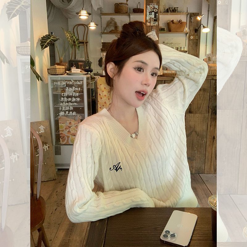 复古V领麻花毛衣女秋冬季韩版宽松套头软糯刺绣针织衫上衣潮女装