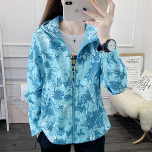 秋冬印花软壳衣女防风防水加绒加厚连帽外套户外冲锋衣徒步登山服