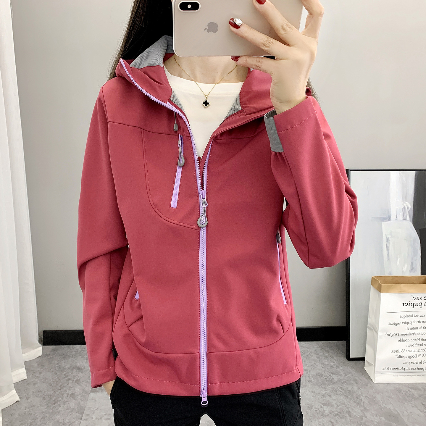 新品软壳衣女式秋冬户外防风防泼水加绒保暖登山徒步休闲连帽外套