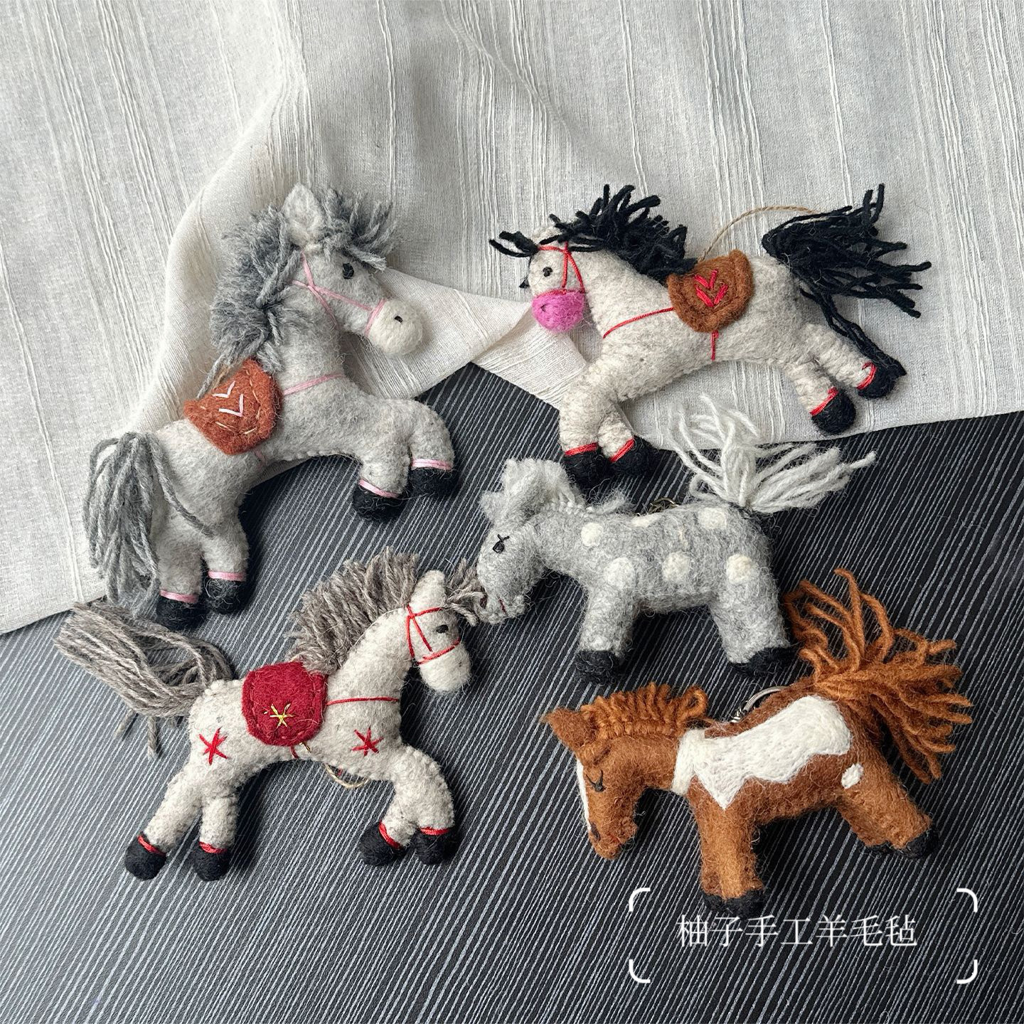 马年小马包包挂件尼泊尔纯手工羊毛毡手机钥匙车挂饰马年玩偶装饰,饰品/流行首饰/时尚饰品新,摆件,淘宝优惠券,粉丝福利购,淘宝优惠卷