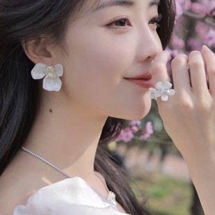 925纯银hefang白鸢尾方糖耳钉何方小苍兰花簇女时尚优雅轻奢饰品