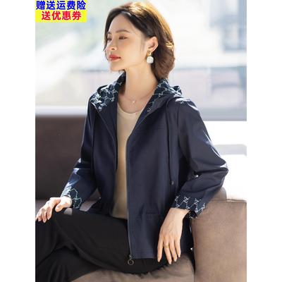 妈妈秋装风衣外套2025新款运动服休闲宽松中老年女春秋上衣服夹克