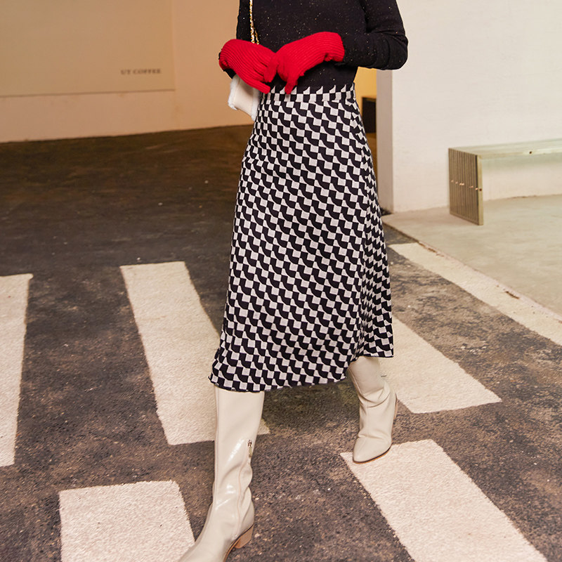 复古黑白棋盘格子针织半身长裙女2025秋冬新款设计感包臀裙小个子