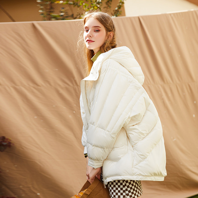 高级感连帽羽绒服女设计感小众小个子保暖外套面包服2025年冬新款