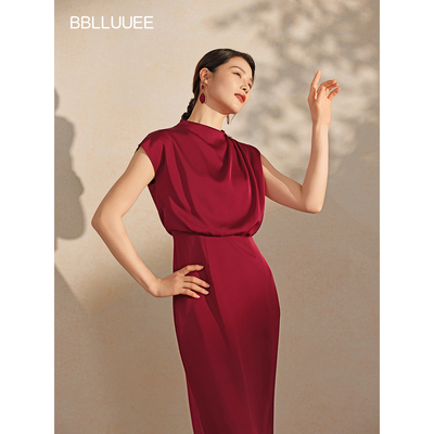 【柔感缎面】粉蓝衣橱2026夏装新款贵气优雅出行光泽垂褶女连衣裙