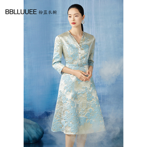 粉蓝衣橱重工奢华闪钻礼服裙女2025秋新款金丝提花V领精致连衣裙