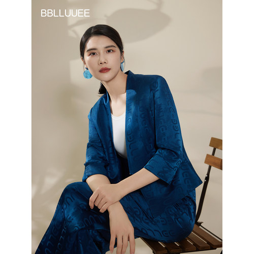 BBLLUUEE/粉蓝衣橱2026夏装新款职场通勤Logo提花醋酸人丝女外套