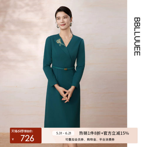 国风感刺绣礼服裙 玉兰刺绣连衣裙